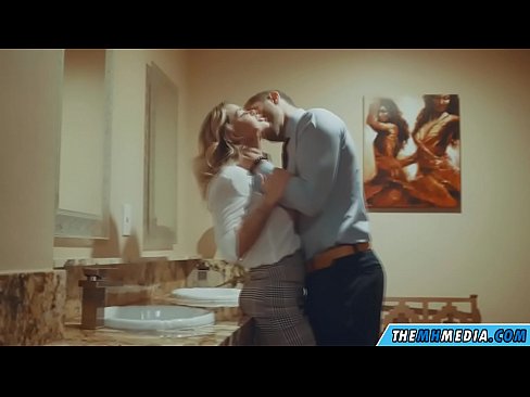❤️ Uma blonde obugaxayo ekuyenga endlini yangasese yomphakathi Izocansi zaseRussia ku-zu.image-kassir.ru